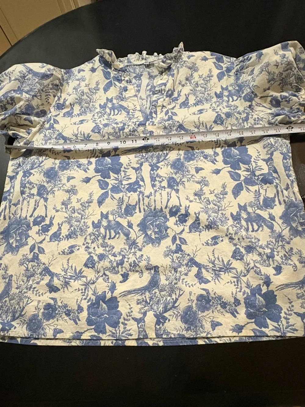 Toile Cotton Viney Floral Print Blue and White Floral Short-Sleeve Women's Top
